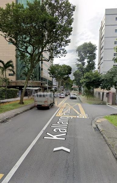 Light Industrial (B1) for Sale: Valiant Industrial Building - Image 2