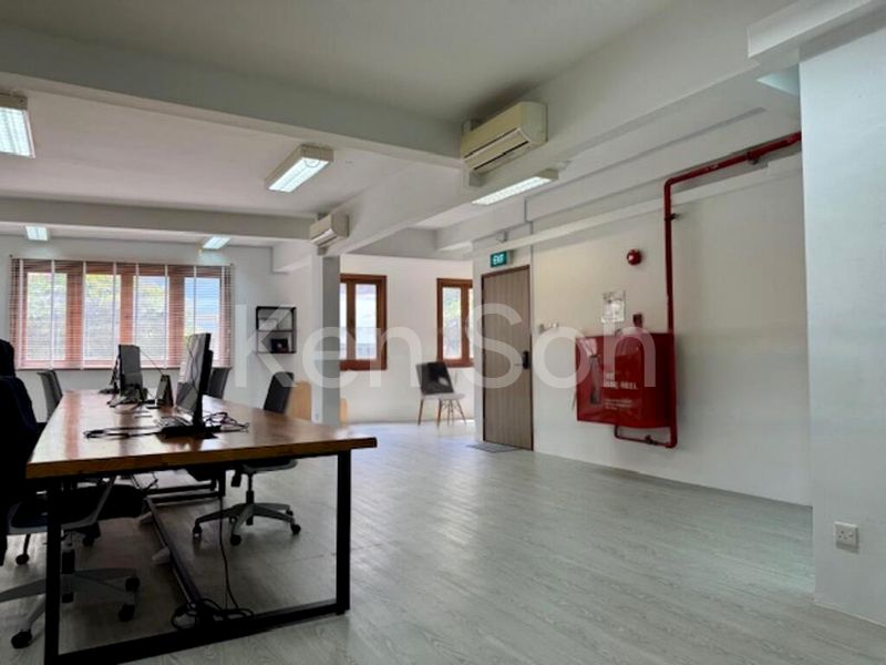 Office for Rent: Raffles Place - Affordable Rental, Fully Fitted Condition - Image 2