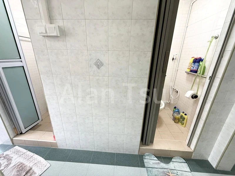 Common Room (HDB) for Rent in  3 Beach Road - Image 3