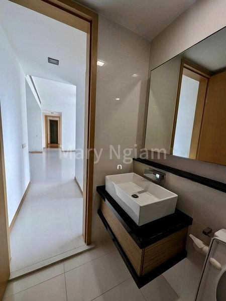 3 Bed Condo for Rent in  Marina Bay Residences - Image 6