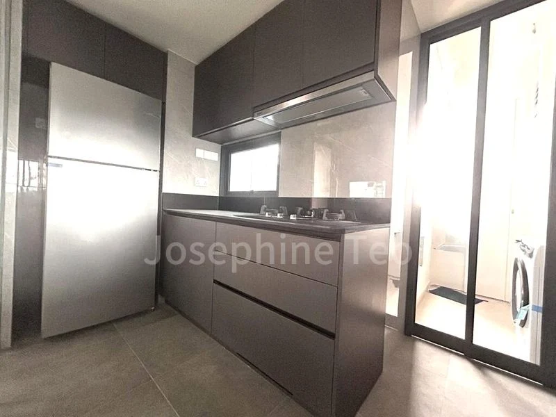 4 Bed Condo for Rent in  The Linq @ Beauty World - Image 6