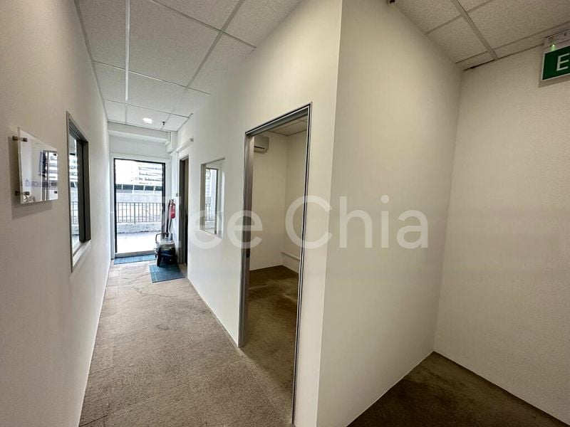 Light Industrial (B1) for Rent: Vertex - 1, 3, 5 & 7 Enterprise Street, B1 Industrial Complex & Shop - Image 4