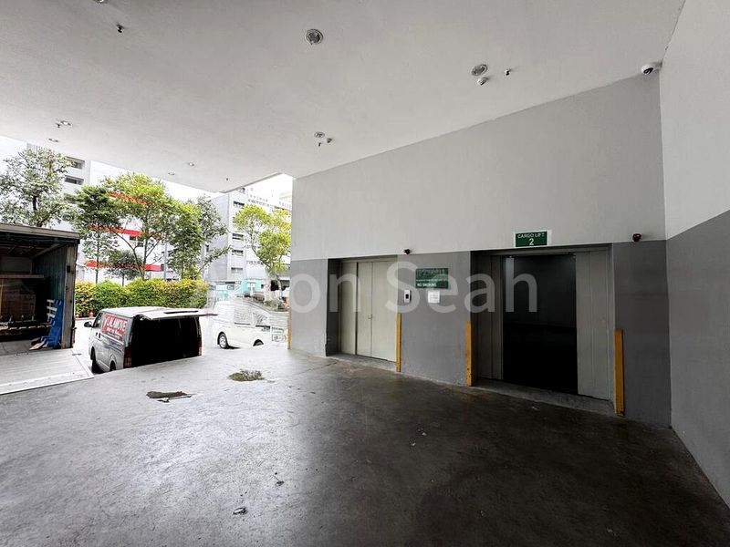 Light Industrial (B1) for Rent: Golden Wheel Building - Image 3