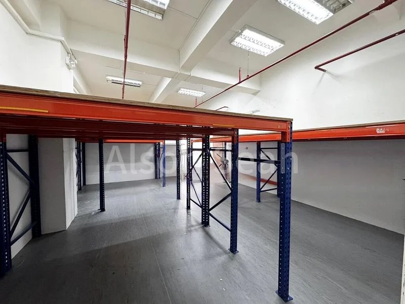 Light Industrial (B1) for Rent: Golden Wheel Building - Image 4