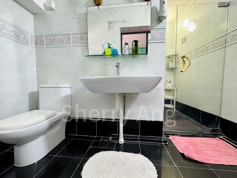 5 Room (5I) HDB for Sale in  614 Elias Road - Image 7