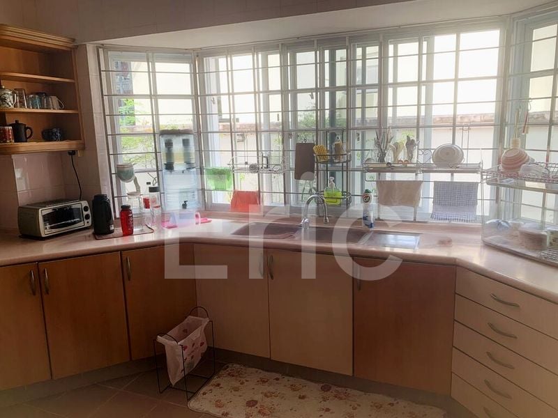 5 Bed Semi-Detached House (Landed) for Sale in  Simon Place - Image 6