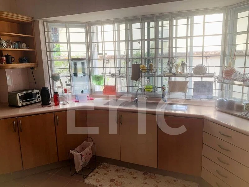 5 Bed Semi-Detached House (Landed) for Sale in  Simon Place - Image 9