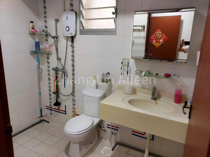 5 Room (5I) HDB for Rent in 442C Fajar Road - Image 5