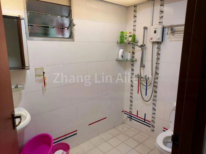 5 Room (5I) HDB for Rent in 442C Fajar Road - Image 6