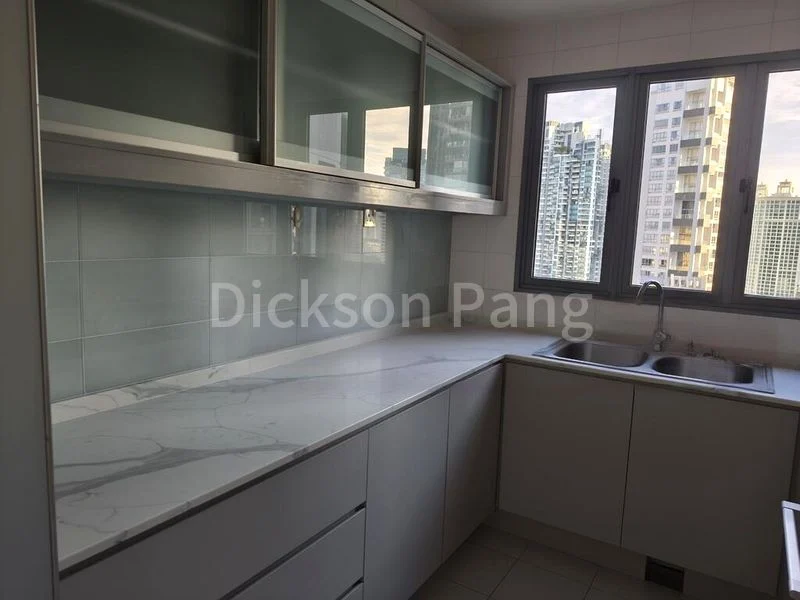 4 Bed Condo for Rent in  Urbana - Image 3