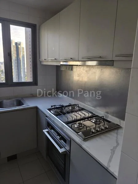 4 Bed Condo for Rent in  Urbana - Image 2