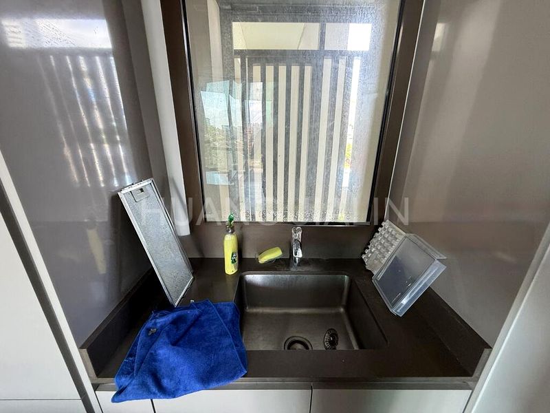 2 Bed Condo for Rent in 8 Hullet - Image 9