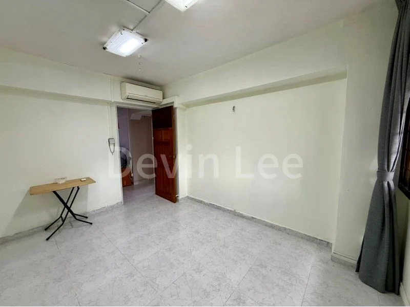 Common Room (HDB) for Rent in  958 Hougang Street 91 - Image 1