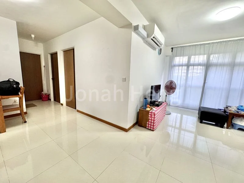 4 Room (4A) HDB for Sale in 323A Sumang Walk - Image 1