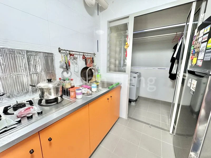 4 Room (4A) HDB for Sale in 323A Sumang Walk - Image 2