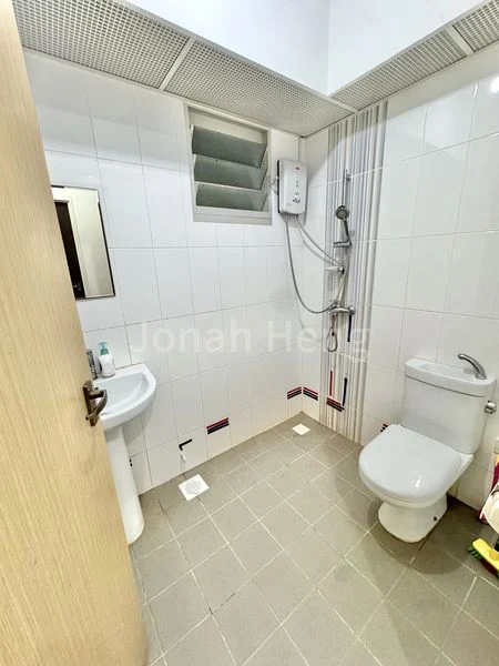 4 Room (4A) HDB for Sale in 323A Sumang Walk - Image 6