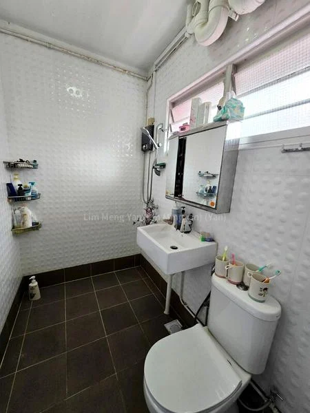 4 Room (4A) HDB for Sale in 765 Pasir Ris Street 71 - Image 4