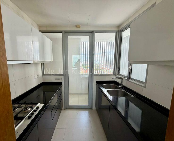 4 Bed Condo for Rent in  Aalto - Image 10