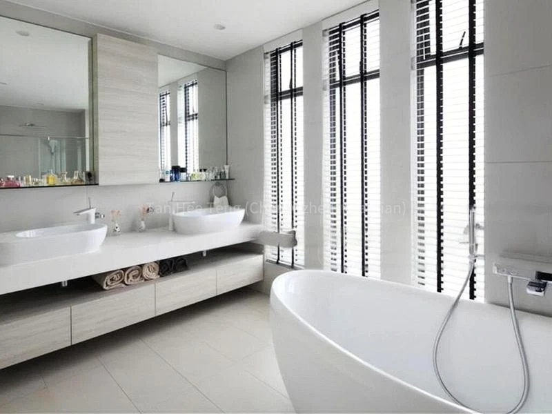 7 Bed Corner Terrace (Landed) for Sale in  Greenridge - Image 11