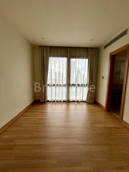 4 Bed Condo for Rent in  Ardmore Park - Image 10