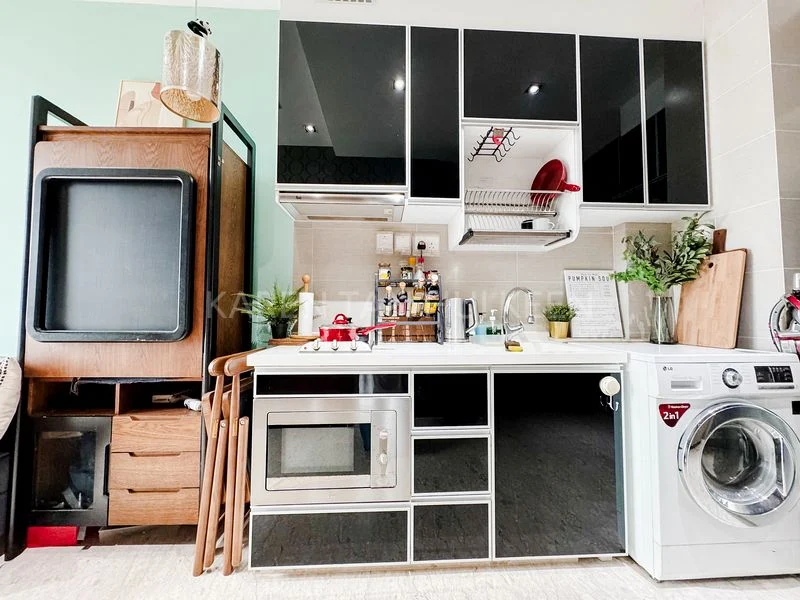 1 Bed Condo for Sale in Cardiff Residence - Image 3