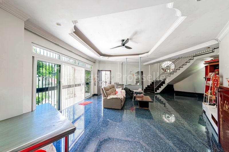 9 Bed Bungalow (Landed) for Sale in Sembawang Hills Estate - Image 2
