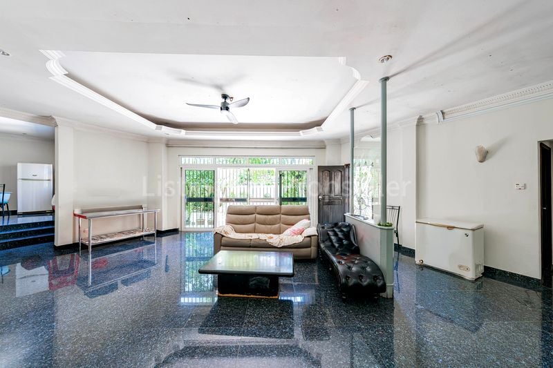 9 Bed Bungalow (Landed) for Sale in Sembawang Hills Estate - Image 1