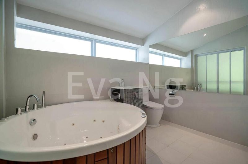 6 Bed Bungalow (Landed) for Sale in  Daisy Park - Image 3