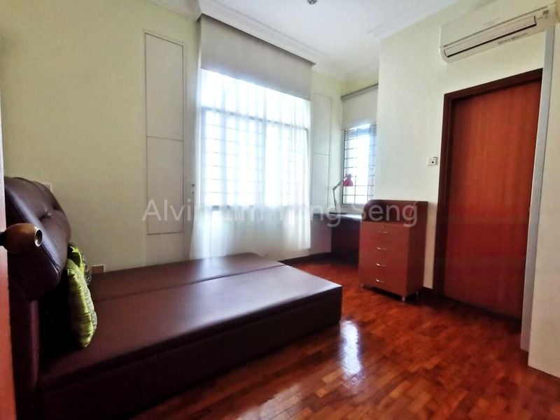 3 Bed Condo for Rent in Parbury Hill Condominium - Image 3