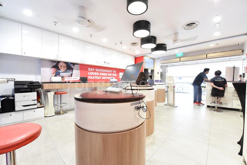 Shop / Shophouse for Rent: Lucky Plaza - Image 4