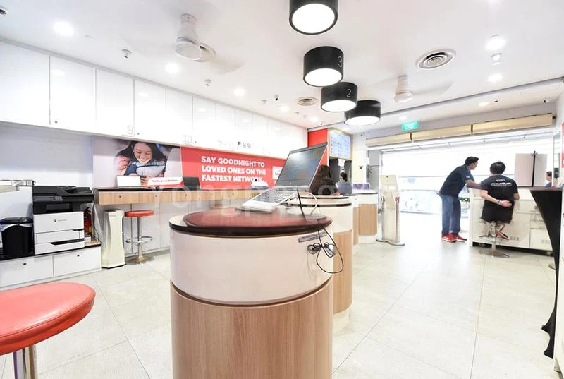 Shop / Shophouse for Rent: Lucky Plaza - Image 4