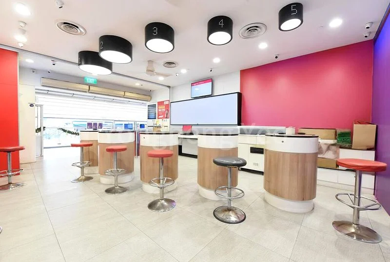 Shop / Shophouse for Rent: Lucky Plaza - Image 5