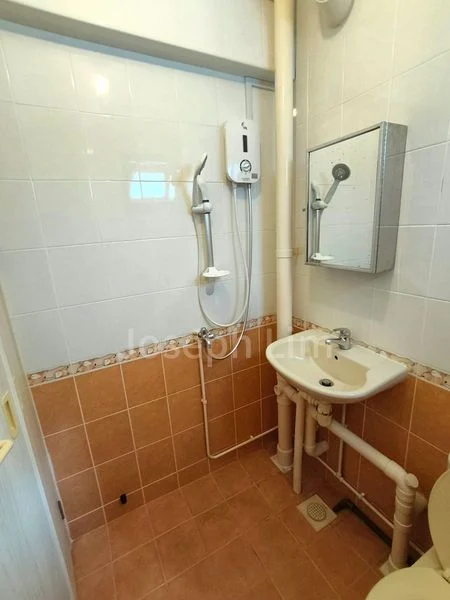 Master Room (HDB) for Rent in  524 Ang Mo Kio Avenue 5 - Image 4