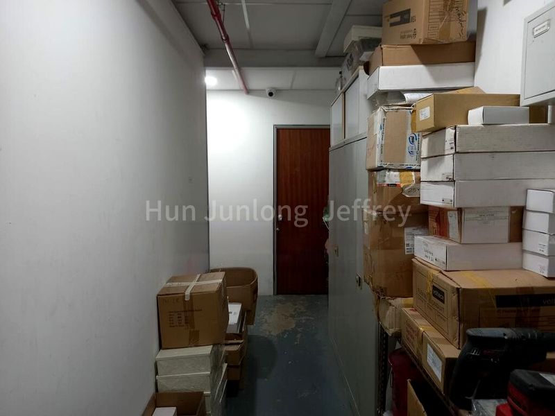 Light Industrial (B1) for Sale: Eldix - Image 2