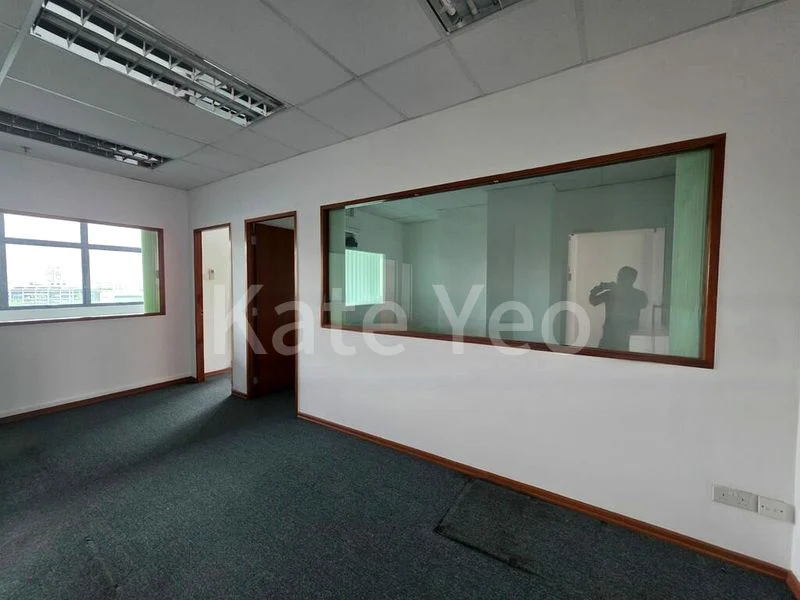 Light Industrial (B1) for Rent: Tradehub 21 - Image 12