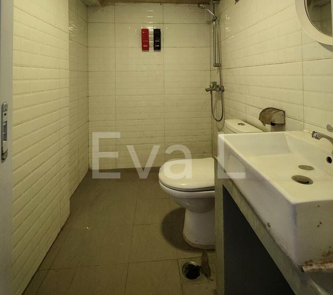 10 Bed Walk-up Apartment (Condo) for Rent in  Lorong 27 Geylang - Image 9