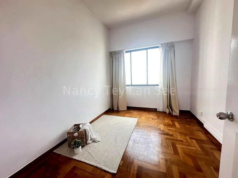 3 Bed Condo for Rent in  Harbour View Towers - Image 10