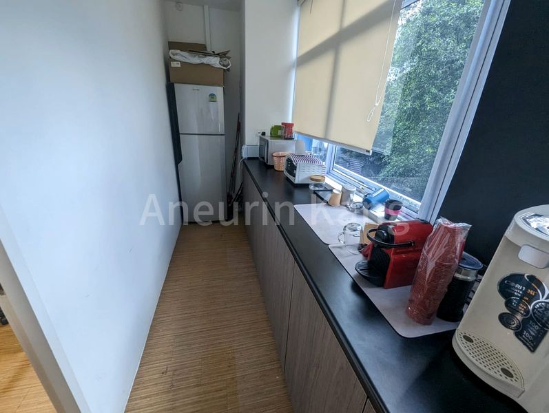 Light Industrial (B1) for Rent in  EPL Building - Image 9