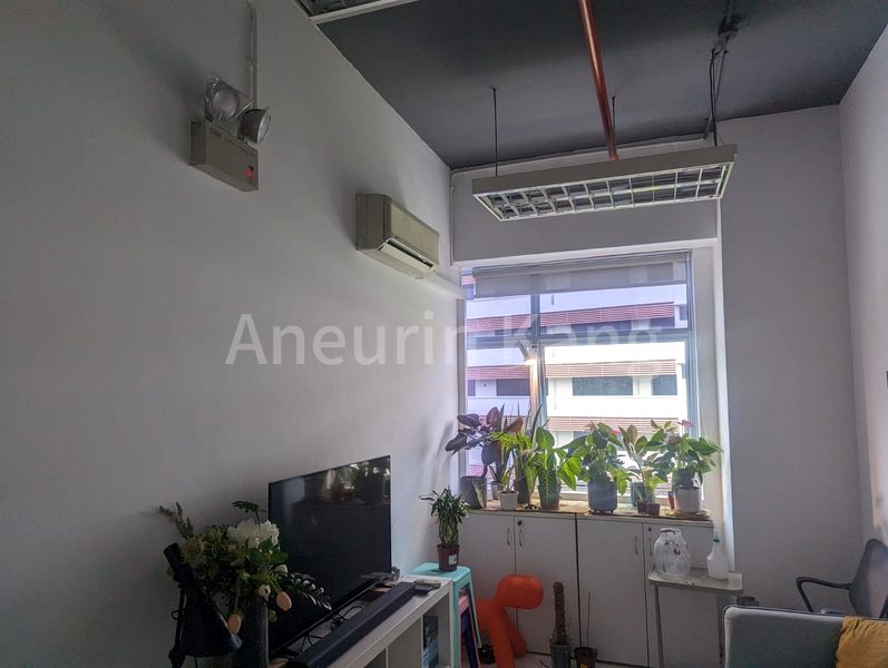 Light Industrial (B1) for Rent in  EPL Building - Image 3