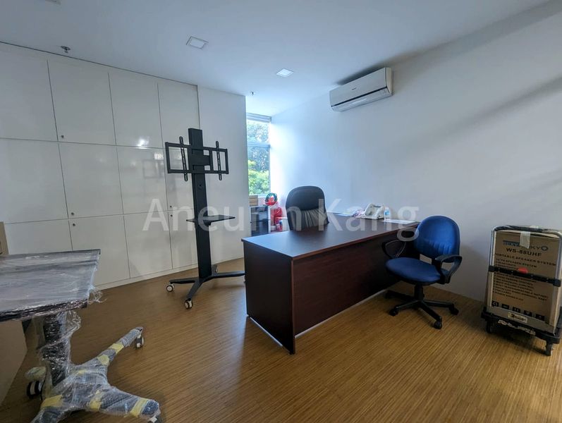 Light Industrial (B1) for Rent in  EPL Building - Image 11