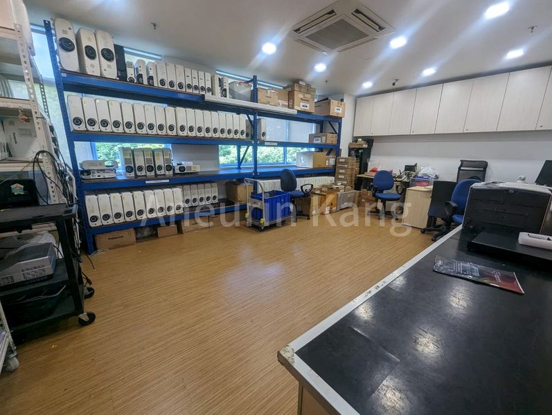 Light Industrial (B1) for Rent in  EPL Building - Image 1