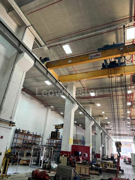 Light Industrial (B1) for Rent: 8m high workshop, overhead crane for oil, gas, and marine related trades. - Image 9
