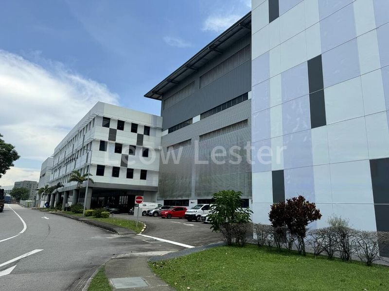 Light Industrial (B1) for Rent: 8m high workshop, overhead crane for oil, gas, and marine related trades. - Image 1