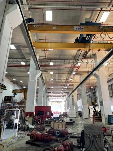 Light Industrial (B1) for Rent: 8m high workshop, overhead crane for oil, gas, and marine related trades. - Image 7