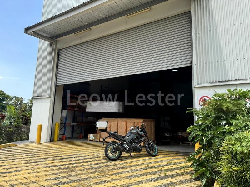 Light Industrial (B1) for Rent: 8m high workshop, overhead crane for oil, gas, and marine related trades. - Image 6