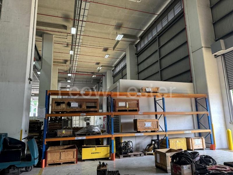 Light Industrial (B1) for Rent: 8m high workshop, overhead crane for oil, gas, and marine related trades. - Image 5