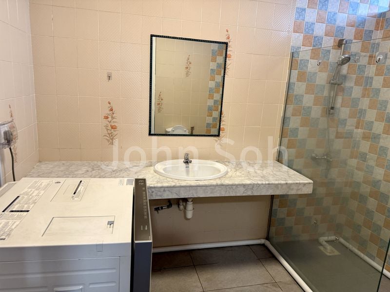 Master Room (Landed) for Rent in  Green Gardens - Image 6