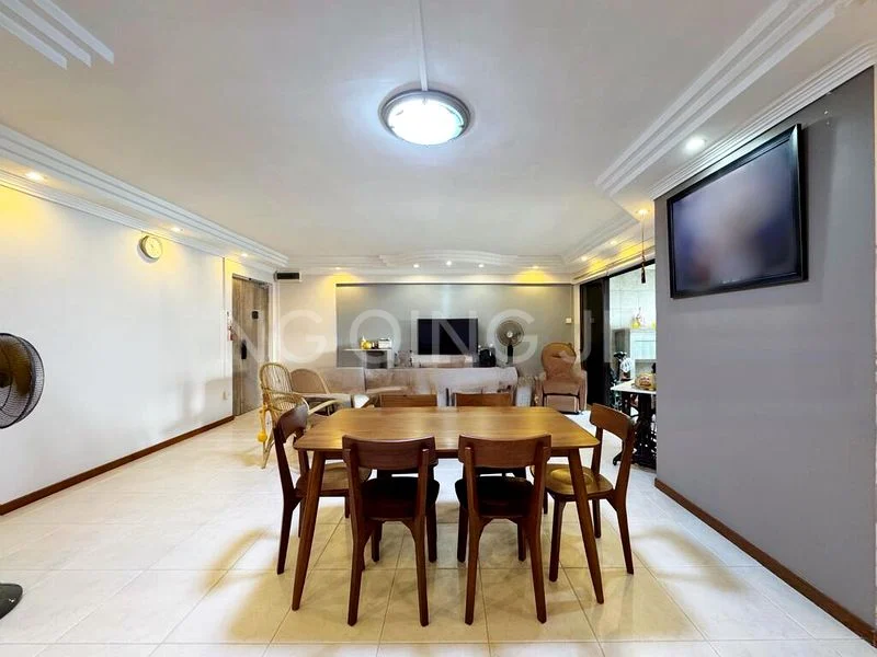 Executive HDB for Sale in  408 Sembawang Drive - Image 1