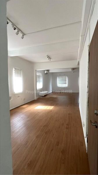 Light Industrial (B1) for Sale: Freehold showroom, office for sale; grab it now. - Image 5