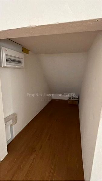 Light Industrial (B1) for Sale: Freehold showroom, office for sale; grab it now. - Image 6